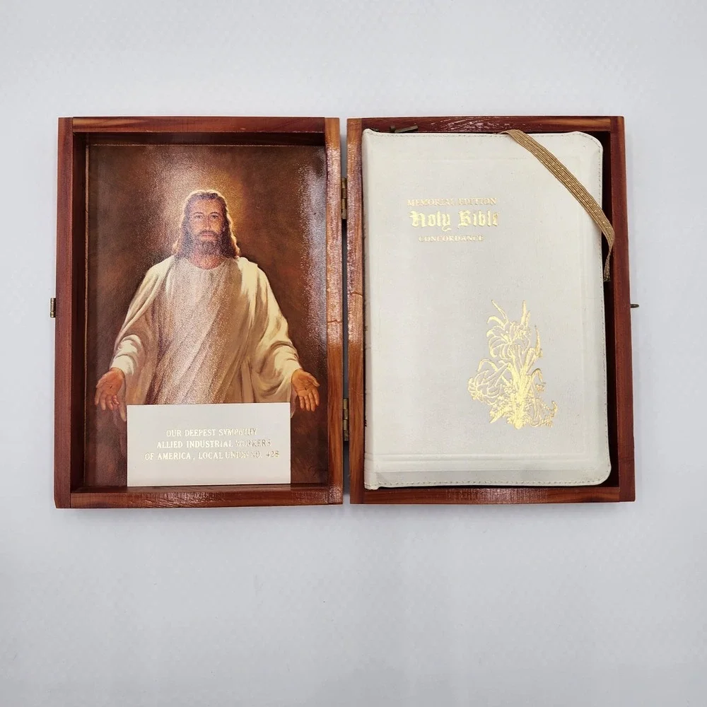 Vintage Memorial Holy Bible Cedar Box Allied‎ Industrial Workers Union Local 428